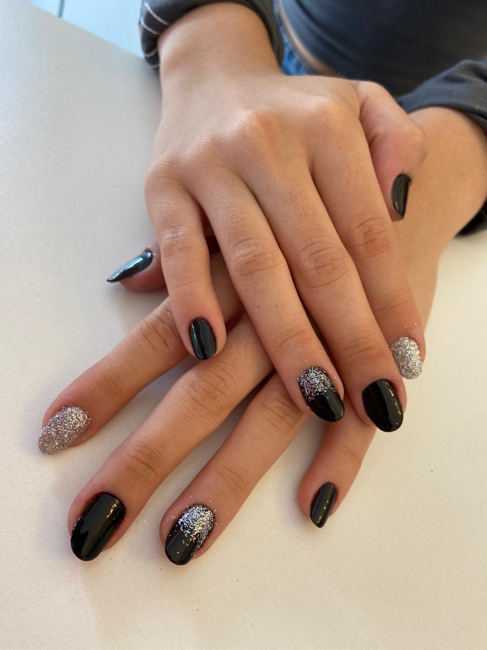Resultado de manicure tradicional – trabalho profissional de Rafaela Baião